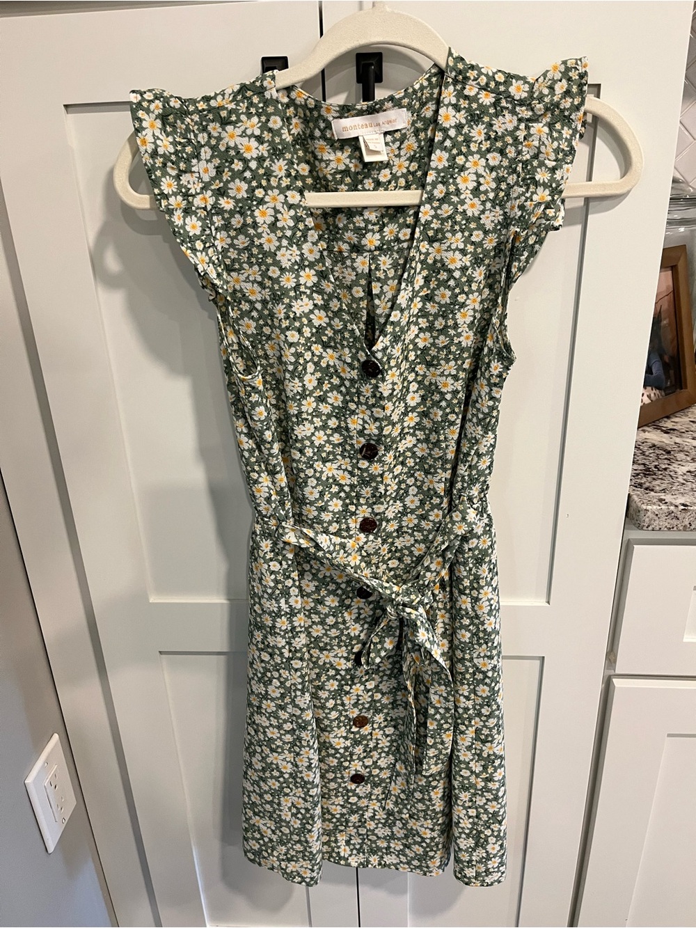🌼 Green Daisy Button-Front Tie-Waist Dress
